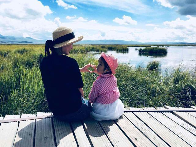 自拍|10岁女孩穿泳装自拍,被斥责“有伤风化”,现在的孩子到底咋了?