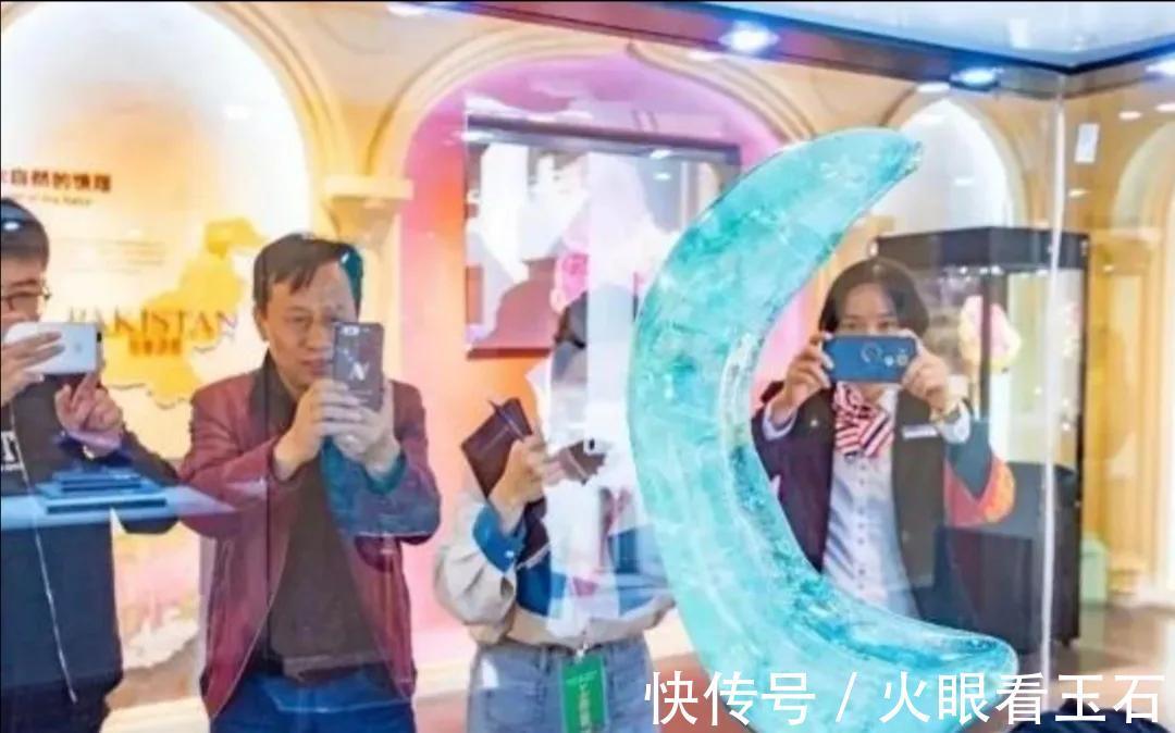 美国史密森尼博物馆!这些巨型的海蓝宝石,巴西皇帝打造得最为惊艳