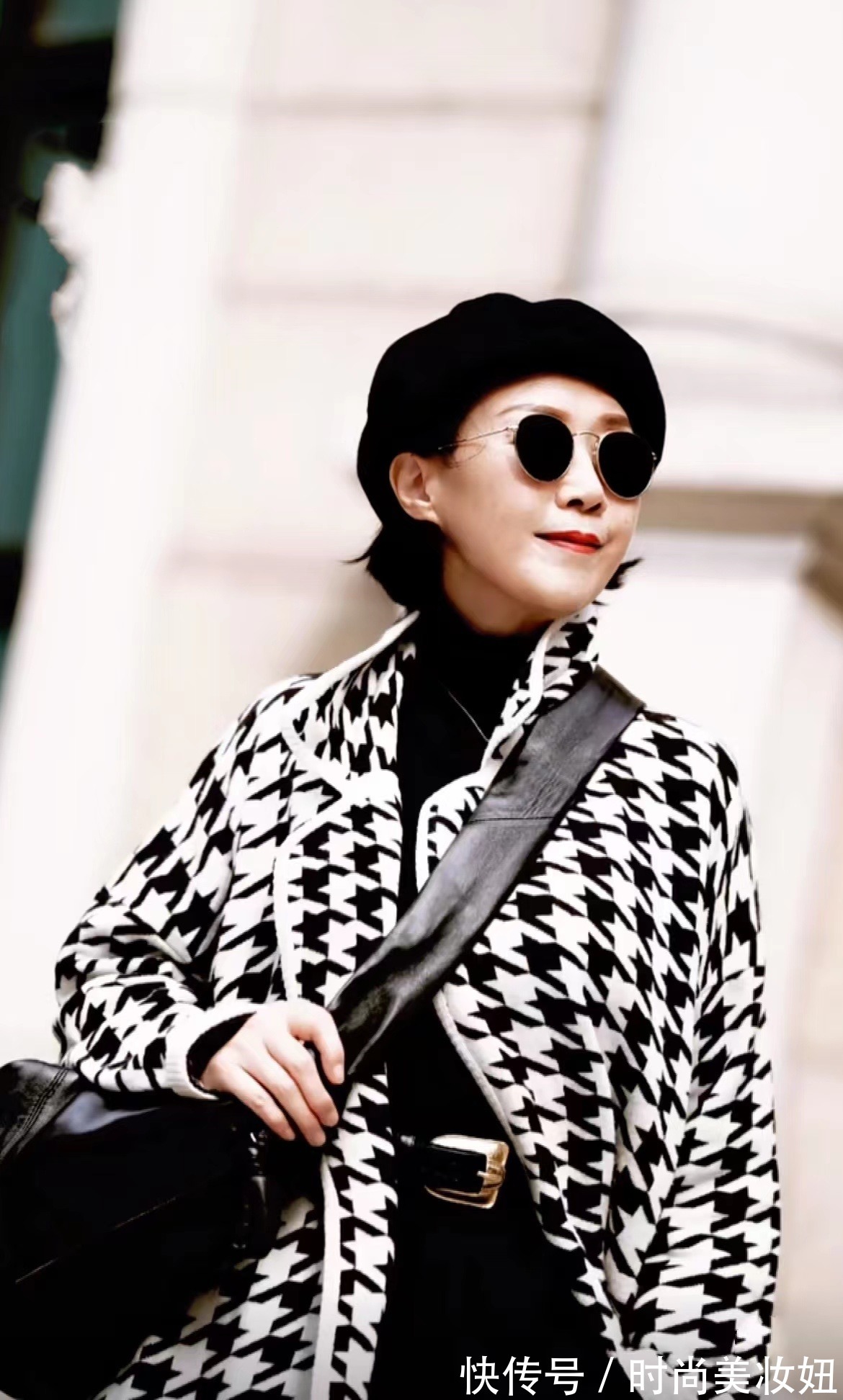 气质|这位50岁妈妈真时髦,靠穿搭打造高级气质,照穿优雅大气