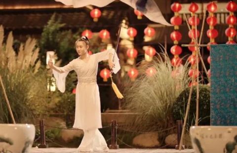 劉雨昕|央視七夕晚會：鳳凰傳奇舞臺驚艷，周深唱腔絕了，王冰冰展現出成熟美