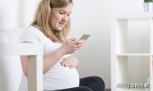 手机|女性在孕期玩手机对胎儿会不会有影响呢？你是怎样做的？