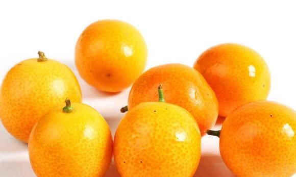 金桔的营养价值比较高，保健功效也比较出色，早看早受益哦！