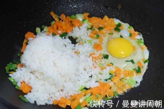 无糖黑咖啡|体重降了好开心,晒晒我的午餐吧!一盘炒饭475千卡,吃得开心