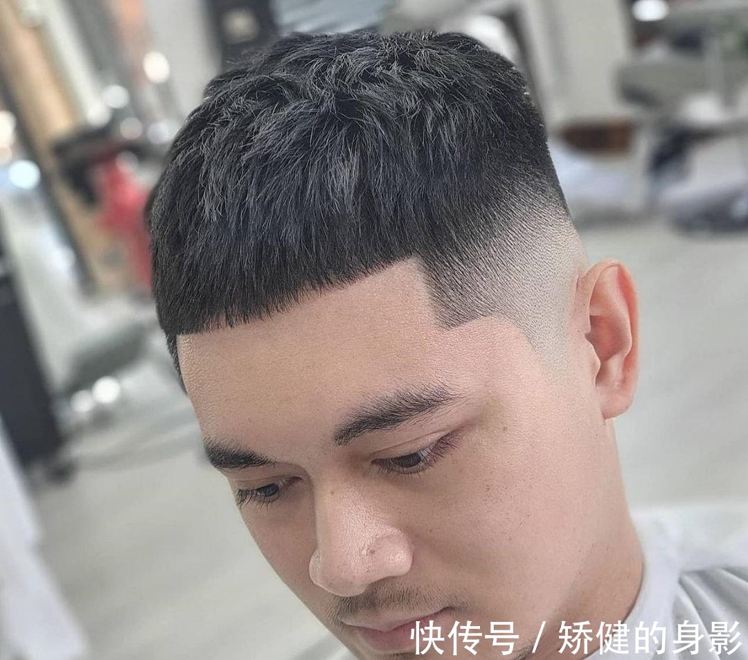 三面 男人过了35岁,别乱剪发型,今夏试试这三款,帅气更显精神!