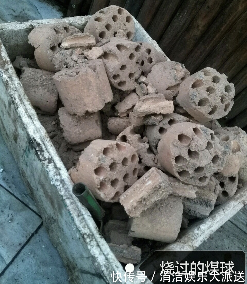 自制1种“混合土”,君子兰、绿萝最喜欢,1分钱不花,根旺叶绿