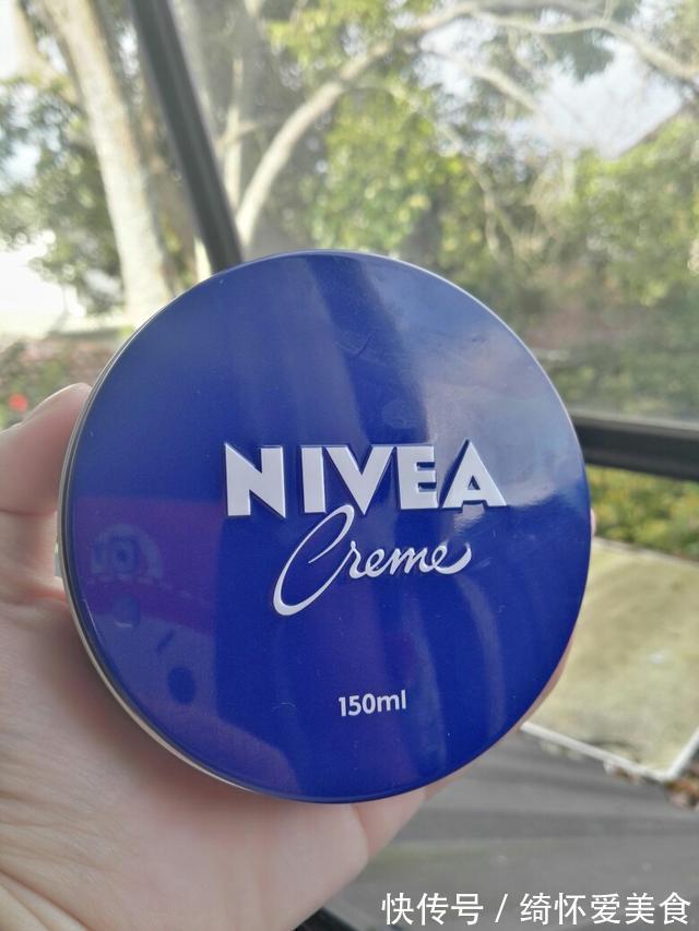 护肤品 皮肤过了50岁,超市的4款面霜值得尝试,平价滋润肤感好