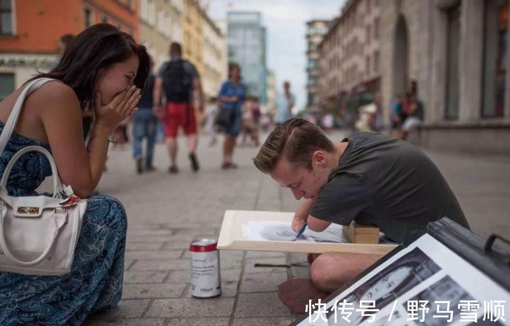 维也纳$身残志坚:没有双手的他,画出令人惊叹的铅笔肖像