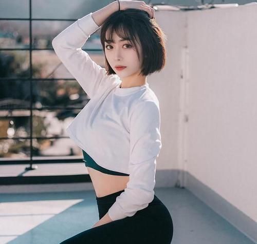 “无痕裤”多样的色彩,还能为姑娘的守护出缤纷的“大长腿”