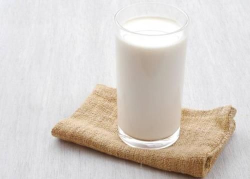 奈白|女人过了50岁，2种食物要舍得吃，预防骨质疏松，还能抗衰老