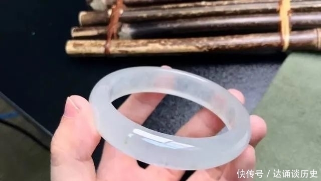 瑕疵|这样的翡翠手镯才可能一直升值