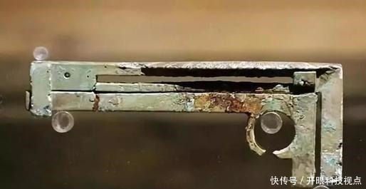 战国水晶杯|连专家都怀疑是“穿越”的文物,水晶杯不算啥,看到它我懵了