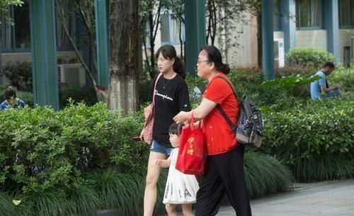 姥姥|奶奶带娃和姥姥带娃区别是啥?层层细剥显端倪,真不一样,很讽刺