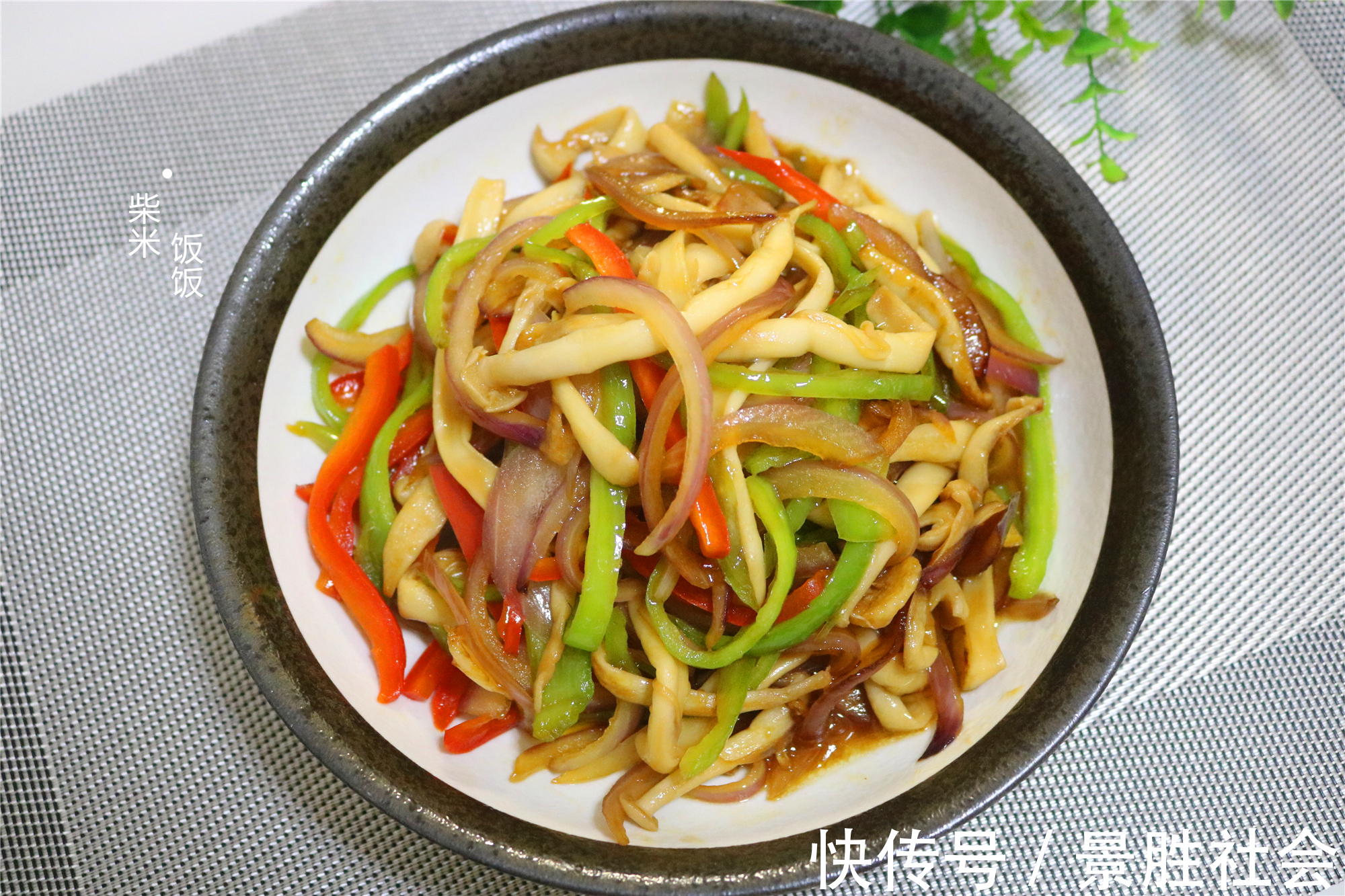 海鲜菇|这3种蔬菜,全部自带鲜味,搭配一起炒,不用放肉却比肉香