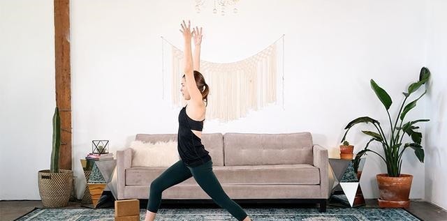 膝盖|瑜伽经典序列之拜日式B,唤醒身体活力的最佳序列