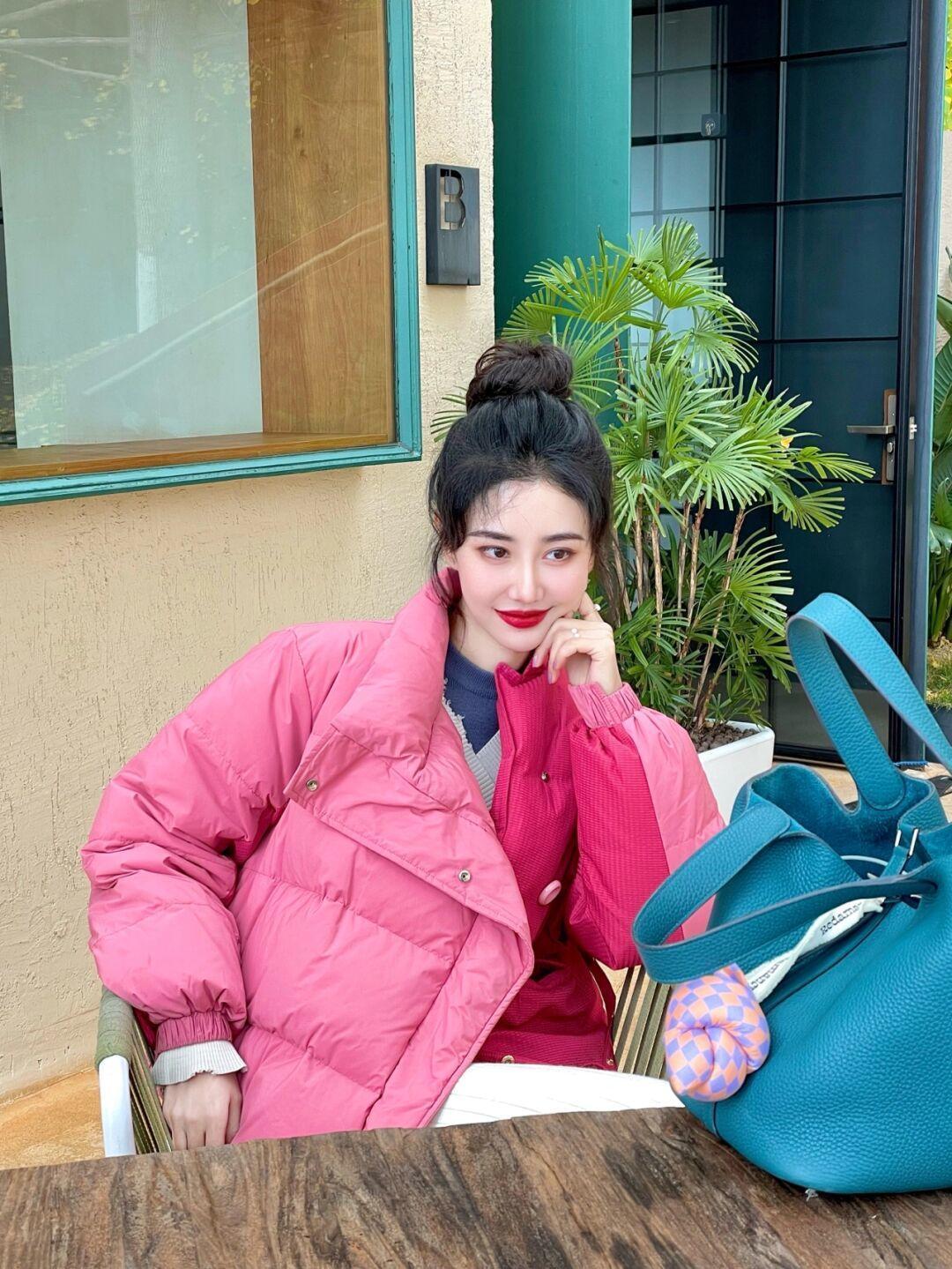 百搭 今年流行羽绒服搭配针织裤,穿上身百搭又时尚!