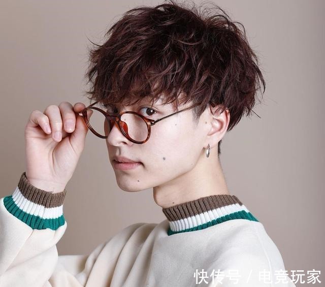 造型 别总剪男士背头了,这才是年轻男士该有的发型,看看帅到你了吗!