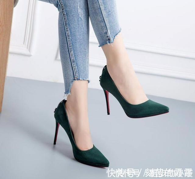 方扣 优雅经典的高跟鞋轻松驾驭,尽显女性优雅的现代气质