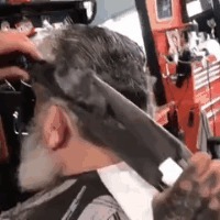 |搞笑GIF:烤榴莲还是第一次见,不知道吃起来啥味道