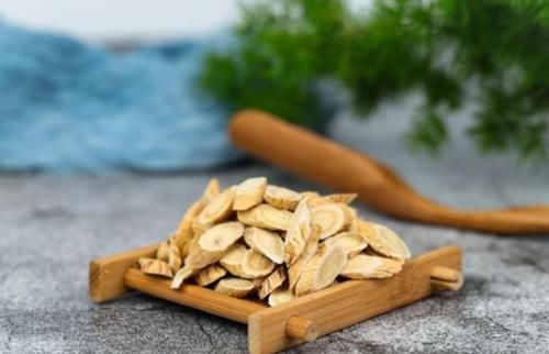 黃芪泡水，切記“5不5必”喝，喝對了養生，喝錯了有傷害，記清楚