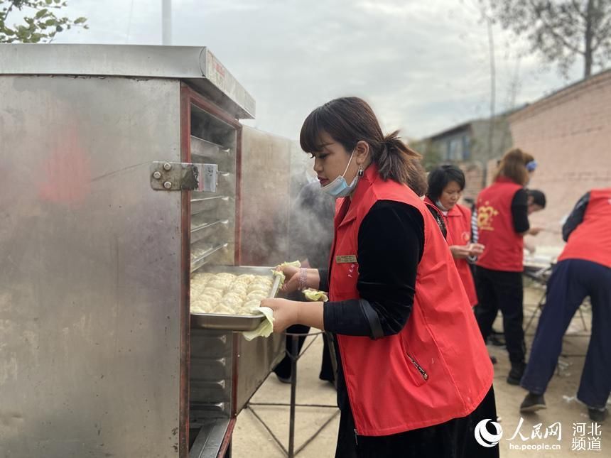 志愿者们|爱心饺子宴 情暖重阳节