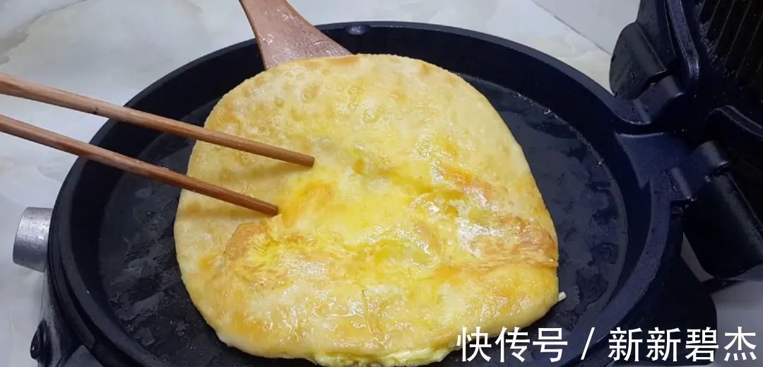 我家烙饼从来不早起,冰箱里一放,比手抓饼好吃,一次四个不够吃