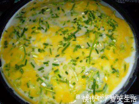 提个醒，摊上的鸡蛋饼别再买了，教你一招，5分钟搞定，好吃营养
