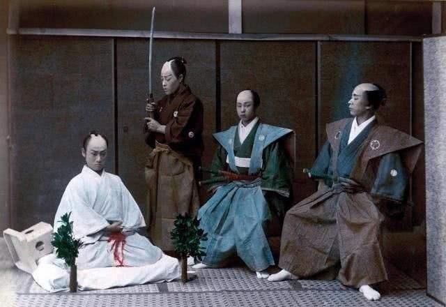 日本|日本战败后,美国将军问天皇:为何不切腹自尽?天皇冷笑回了4字