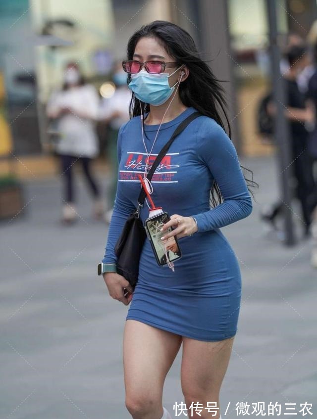 连衣裙 字母设计的蓝色连衣裙，休闲又有型，时尚潮流范！