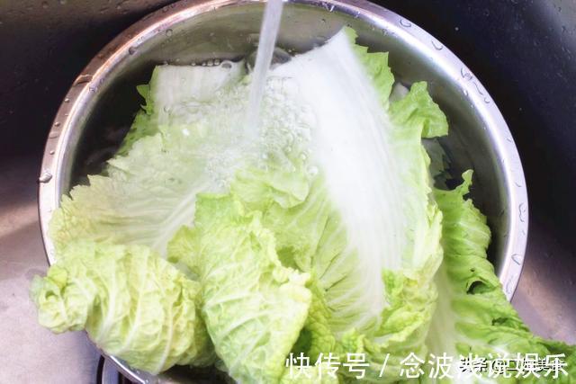 白菜|才知道，白菜炖豆腐一直都做错了，教您新做法，上桌汤汁都不剩