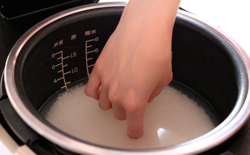 米饭|煮米饭的时候加入它,能有效逼出体内湿气,分分钟省了拔罐的钱