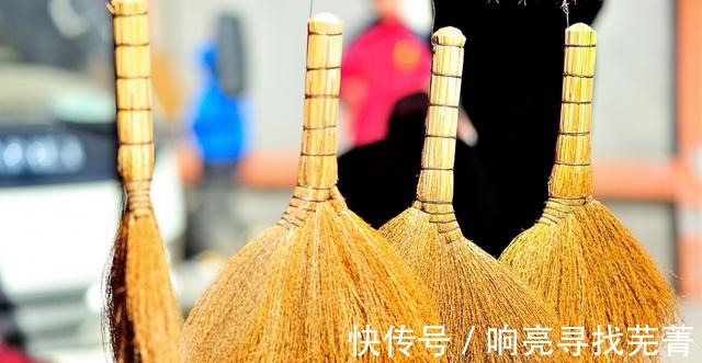 金秋逛农村大集,大葱白菜萝卜土豆热销,山货也很多!