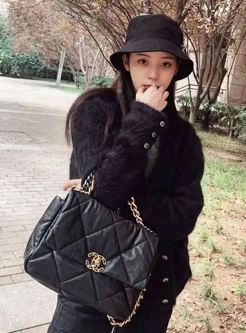 羽绒服穿在你身上显臃肿？穿在它身上刚刚好！