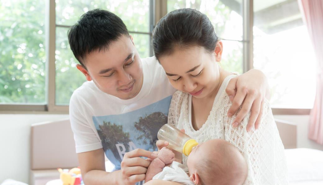 母乳|母乳不够,现在是断奶的时候,当断不断孩子更能哭