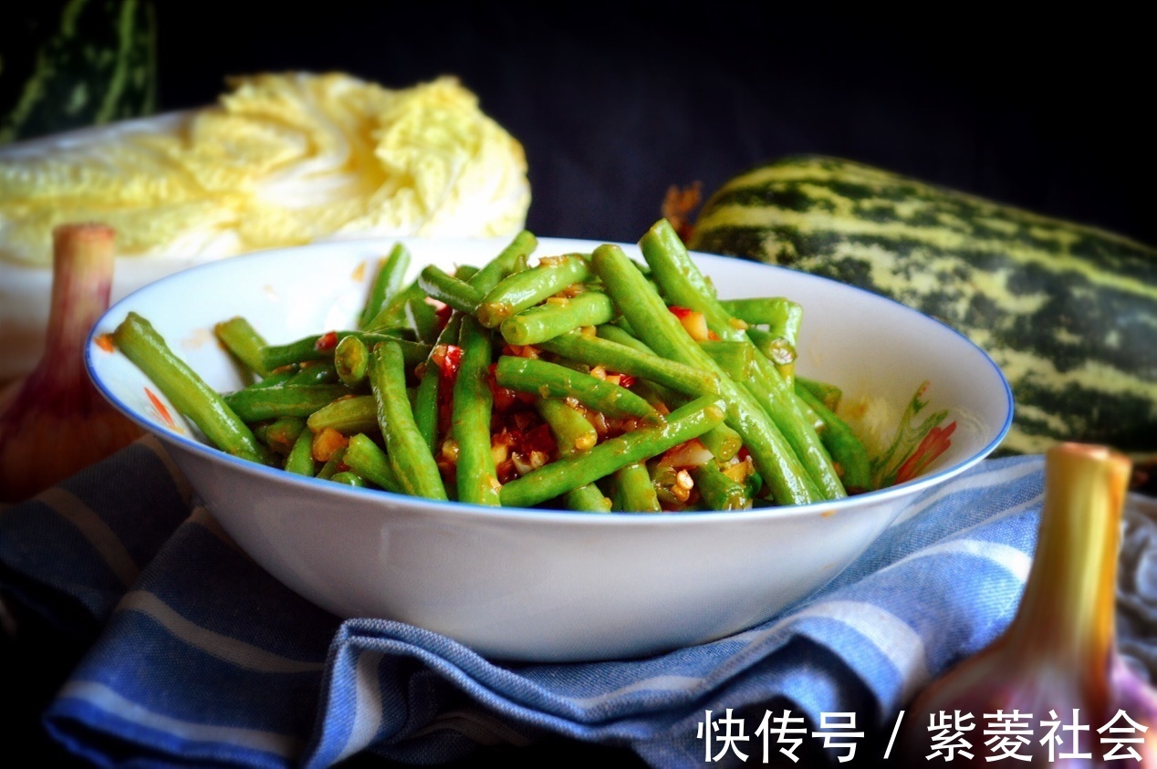 下饭|豆角口感清脆,搭配蒜末清炒,特别下饭