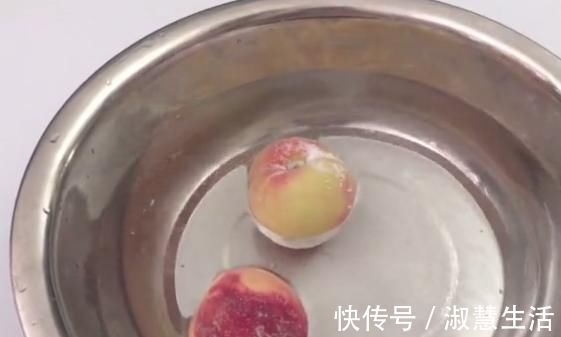 妙招|吃了30年桃子才知道,往水中加点它,让桃毛自动掉下来