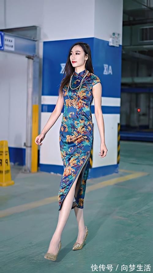 旗袍|旗袍的魅力,不只是在于它颜色搭配,而是穿它的人