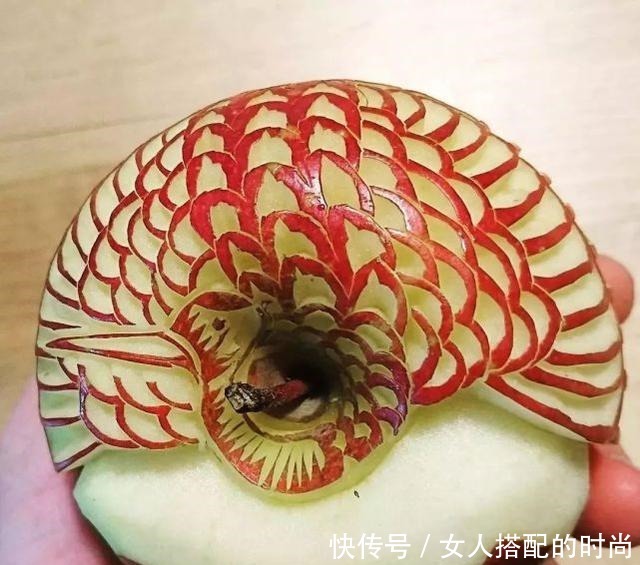 水果|水果上雕花,需要多大脑洞,看了日本艺术家的杰作后就这