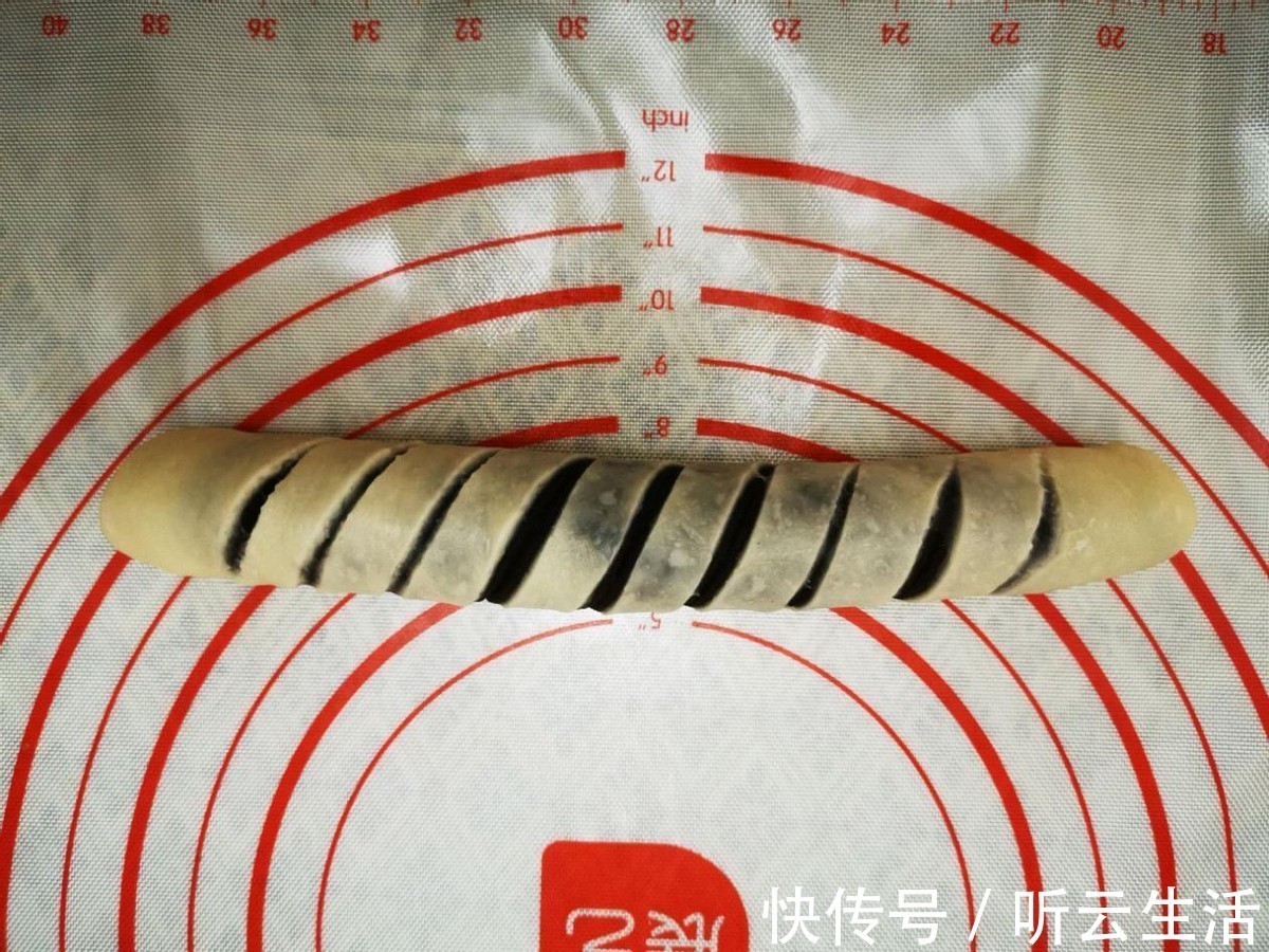 学会做豆沙圈圈面包,再也不用去蛋糕店买了,甜腻浓香真好吃