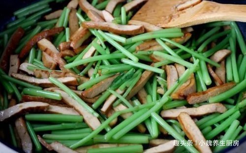 小米椒|失眠最怕吃此菜,每天炒一盘,百吃不腻,失眠好了,一觉睡到天亮