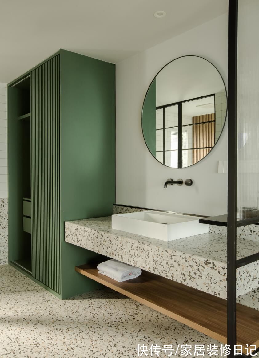 主卧|全屋重新打满柜子,柜门当墙饰,精装“教科书式”改造透着高级感