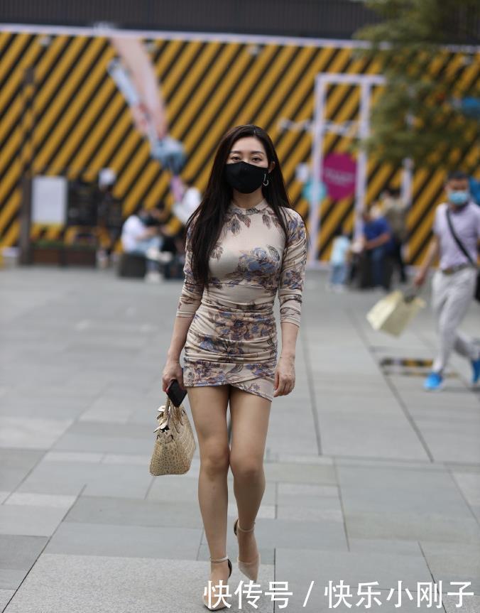可爱|宛如一朵含苞待放的牡丹花,美而不妖,真是个性感可爱的小姐姐