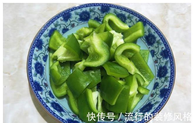 清脆|青椒炒木耳原来这么好吃！按照大厨的做法，清脆爽口真是香
