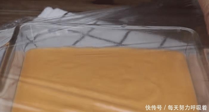  简单|胡萝卜鸡蛋小米糕，营养美味的宝宝辅食，软嫩可口，简单易学