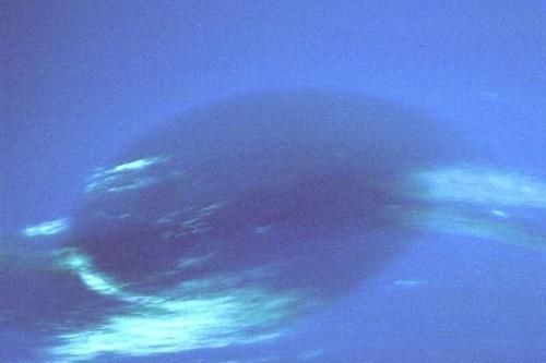 陨石坑 海王星上真的有比地球还大的坑,以及太阳系最极端的天气吗?