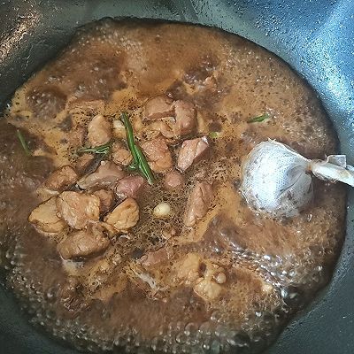 虎皮鹌鹑蛋亲昵红烧肉