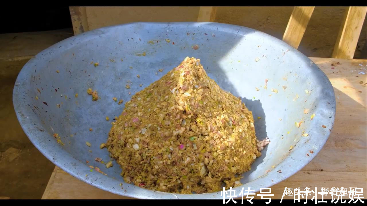 咖喱粉|尼泊尔兄弟家女儿长大了，引无数帅哥到家中玩，一起包猪肉饺子