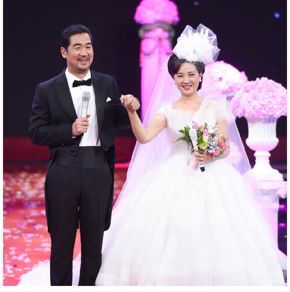 退出|什么情况？张默退出张国立邓婕持股公司