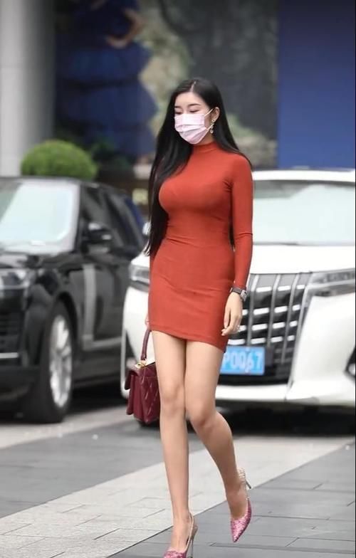 过时|不会过时的短裙造型，简约却不简单，少妇穿上尽显性感身段