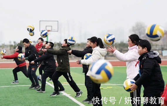 破解|上海一数学老师“破解”双减,每天发20条朋友圈,家长暗自窃喜