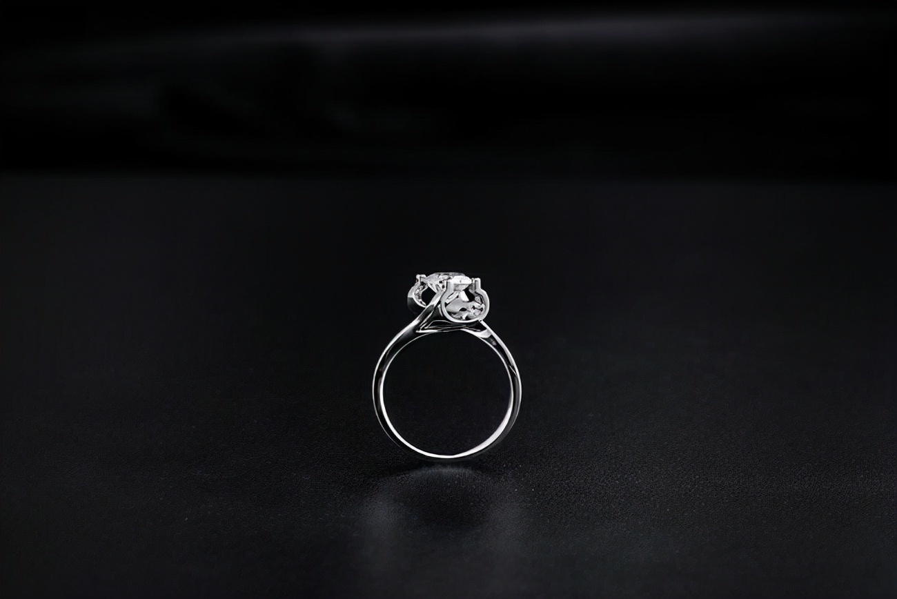 磨损@钻石会有磨损吗？整数1克拉的钻石能购买吗？